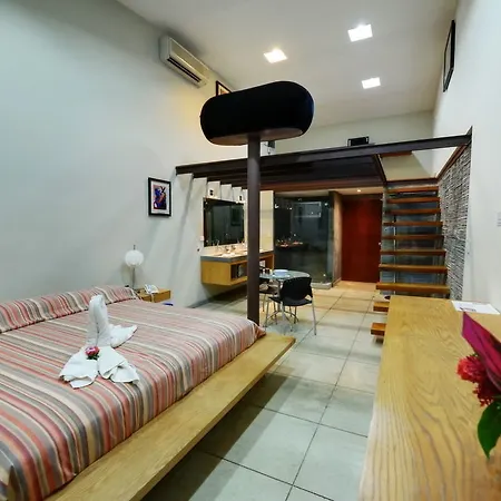 Cafe De Paris B&B
